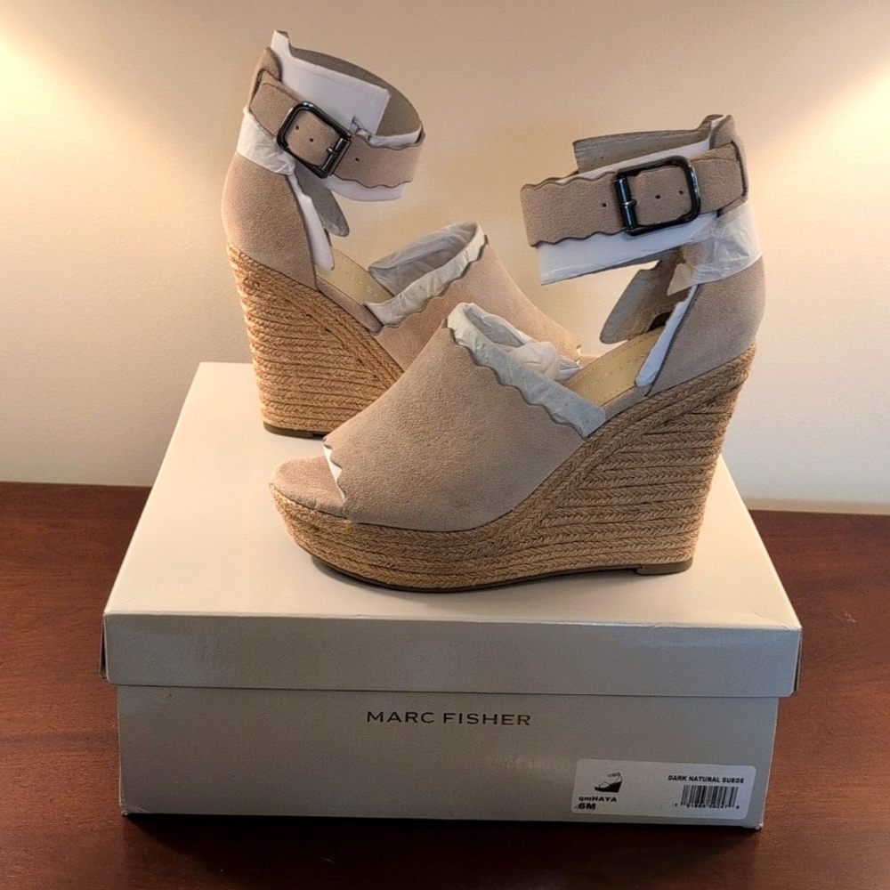 SALE🎉 Marc Fisher Haya Scalloped Ankle Strap Espadrille Wedge